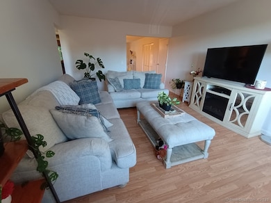 192 Kaynor Dr unit K, Waterbury, CT 06708 - photo 3