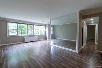 Garth Essex unit 2G2, Scarsdale, NY 10583 - photo 2