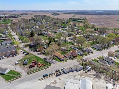 604 S Kickapoo St, Lincoln, IL 62656 - photo 2