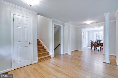 8101 Revatom Ct, Dunn Loring, VA 22027 - photo 3