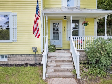 05-818-E-Main-St-Ionia-MI-48846-WindowSt