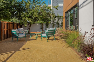 2046 S Burnside Ave, Los Angeles, CA 90016 - photo 6