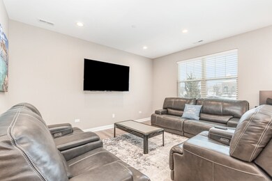 253 Masters Dr, Addison, IL 60101 - photo 2