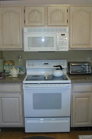 271 Ridings Cir, Macungie, PA 18062 - photo 4