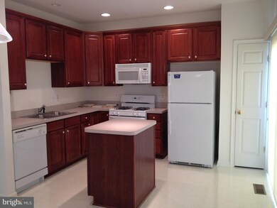 21049 Sojourn Ct, Germantown, MD 20876 - photo 3