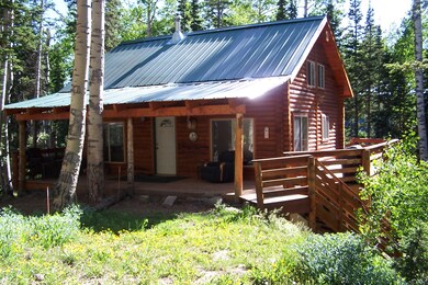 261 N Falcon Ct 002