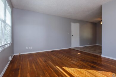 4806 SW 28th St, Topeka, KS 66614 - photo 7