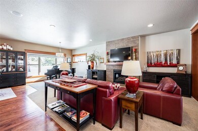 2929 Caspian Rd, Hiawatha, IA 52233 - photo 5