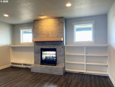 4312 SW Yew Ave, Redmond, OR 97756 - photo 3