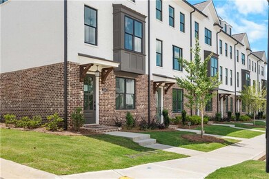 Beautiful End unit Move in ready!!