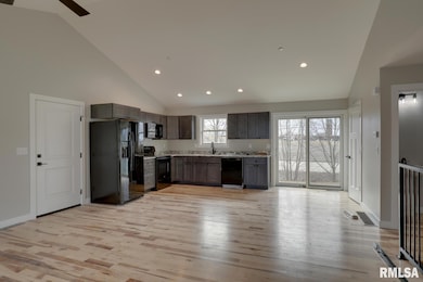 2825 N 23rd St, Quincy, IL 62305 - photo 2