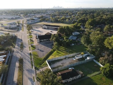 5887 W Montgomery St, Houston, TX 77091 - photo 2