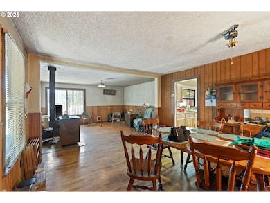 624 Tunnel Rd, Glendale, OR 97442 - photo 6