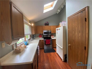 3725 Farmbrook Dr, Sylvania, OH 43560 - photo 4