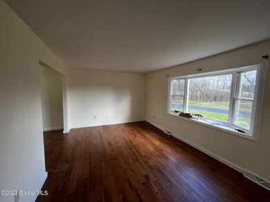 31 Oakwood Rd, Glenmont, NY 12077 - photo 3