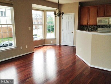 25834 Kirkwood Square, Chantilly, VA 20152 - photo 2