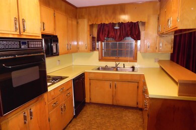 704 Lowry St, Manchester, TN 37355 - photo 6