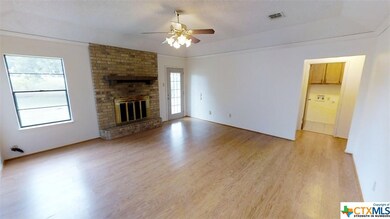 820 W 3rd St, Eddy, TX 76524 - photo 5