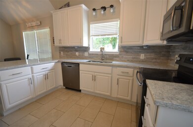 68 Hideaway Dr, Friendswood, TX 77546 - photo 5