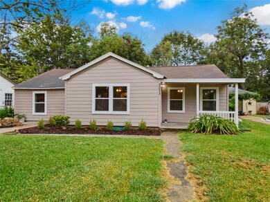 3213 9th St, Bay City, TX 77414 - photo 2