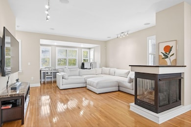 012_-05940b2ee7dc_j upper 258