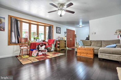 2938 Jefferson Dr, Chambersburg, PA 17201 - photo 5