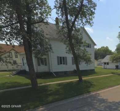 103 3rd St SE, Hillsboro, ND 58045 - photo 2