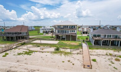Equisite with private bridge to the beach