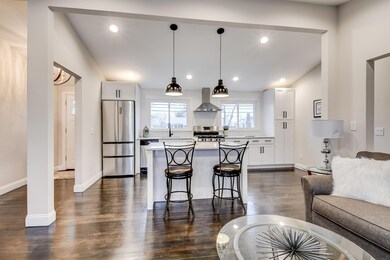 007_Living RoomKitchen
