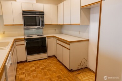 1140 Alki Ave SW unit 303, Seattle, WA 98116 - photo 7