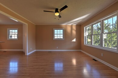 732 Meadow VIew-8