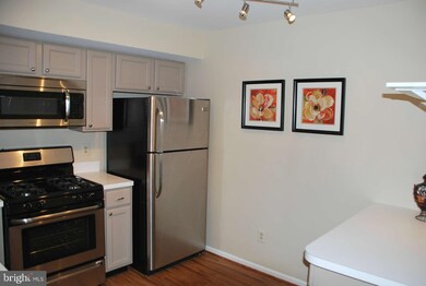 9220 Cardinal Forest Ln unit D, Lorton, VA 22079 - photo 5