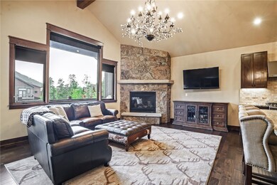 Light and Spacious Living area!
