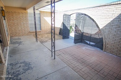 10800 La Subida Dr, El Paso, TX 79935 - photo 4