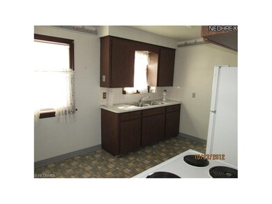 Kitchen with a new kitchen sink faucet.