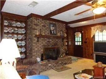 Beautiful fireplace and exposed beams in great roo