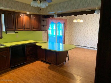 308 Cardinal Dr, Kingston, PA 18704 - photo 2