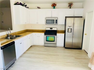 8289 Freshwater Pearl St, Las Vegas, NV 89139 - photo 3