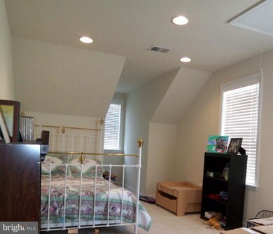 13984 Chelmsford Dr, Gainesville, VA 20155 - photo 2