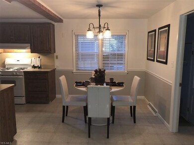 LARGE EAT IN KITCHEN. NEW FIXTURES. GREAT FAMILY H