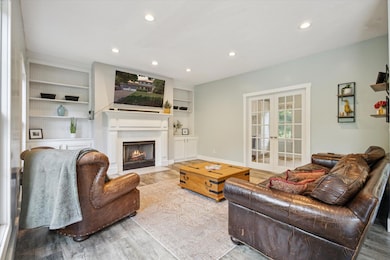 10-7987-36th-St-SE-Ada-MI-49301-WindowSt