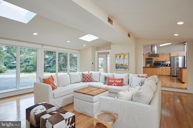 8903 Charred Oak Dr, Bethesda, MD 20817 - photo 7