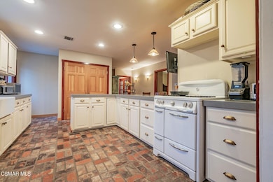 22030 Velicata St, Woodland Hills, CA 91364 - photo 2