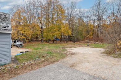 39 Payne St, Springvale, ME 04083 - photo 3