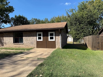 808 W Texas St, Hugo, OK 74743 - photo 4