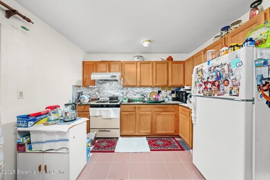 42 Studio Ln, Staten Island, NY 10304 - photo 5