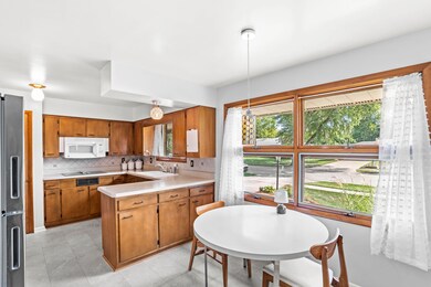 9012 Cottage Grove Ave, Highland, IN 46322 - photo 4