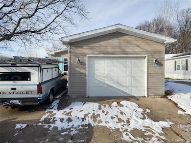 450 Glencoe, Temperance, MI 48182 - photo 3