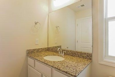 013-photo-bathroom-11006489