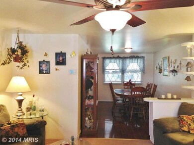 1041 Foxcroft Ln, Essex, MD 21221 - photo 2